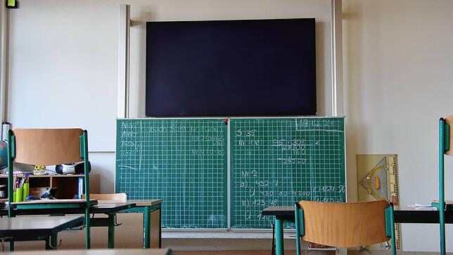 So sieht moderner Unterricht aus: In einigen Schulen, etwa der Teggingerschule, gibt es neben der normalen Tafel nun auch digitale Anzeigen.