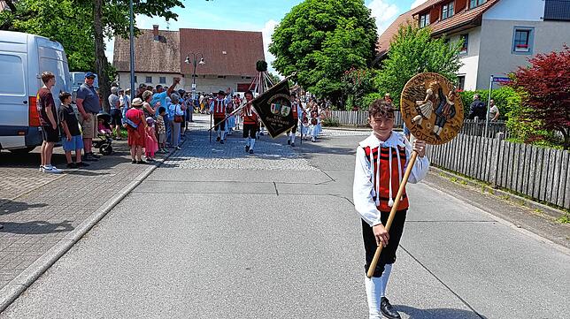 Bild 6: Festumzug am Gmeindshus Oberlauchringen – Höhepunkt des 4-tägigen Bezirksmusikfest