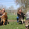 Natascha Kramer, Julia Bierbach, Nicole Weber und Tabitha Schmidt (von links) mit einem Teil der Neuankömmlinge aus der Ukraine auf dem ...