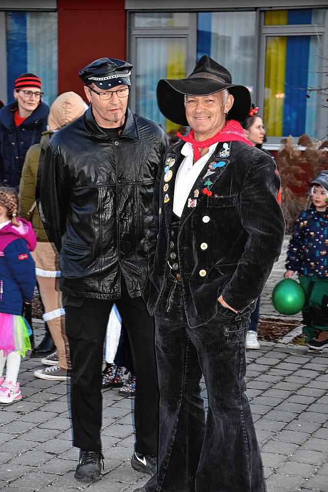 Bild 22: Narren feiern Rosenmontag mit Kindernachmittag und Fackelzug
