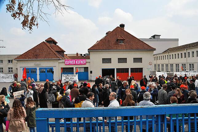 Am Samstag den 13.4.2019 fand auf dem Fabrikgelände der Firma Lauffenmühle in Lauchringen eine Kundgebung mit rund 800 Teilnehmern ...