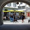 Im Herzen von St. Gallen herrscht reger Betrieb. Von Corona-Maßnahmen ist hier kaum mehr etwas zu sehen. Die Terrassen sind geöffnet, ...
