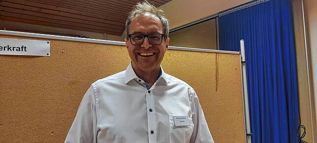 Frank Mosthaf von der Firma Enerkraft stellte das Vorhaben im Gemeindesaal Bettmaringen vor.