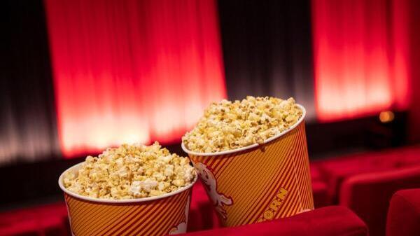 Die größte Leinwand der Welt in einem Kino steht in Leonberg in Baden-Württemberg.
