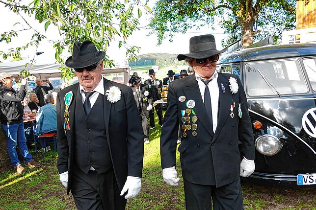 Bild 14: ACE feiern zu ihem 50. in ihrem Lustschloss auf der Hofwiese ein spektakuläres Geburtstagsfest