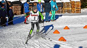 Direkt nach dem Start geht es in den Achter: Hier ist Jakob Fleig vom Skiteam Schonach-Rohrhardsberg beim Durchlaufen zu sehen. Bild: ...