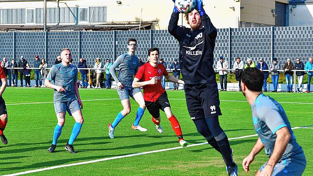 Punkt festgehalten: Leo Weißenberger &ndash; hier im Spiel gegen den FC Hochrhein &ndash; parierte in der Schlussphase einen Schuss von ...