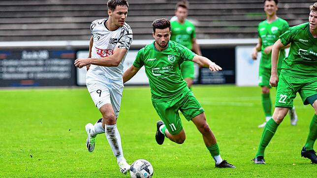 Dominik Emminger (links) ist für die U21 des FC 08 Villingen in der Verbandsliga im Einsatz, bekommt allerdings auch bei der ersten ...