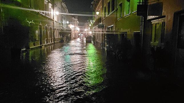 Bild 6: Starkregen setzt Überlingen unter Wasser