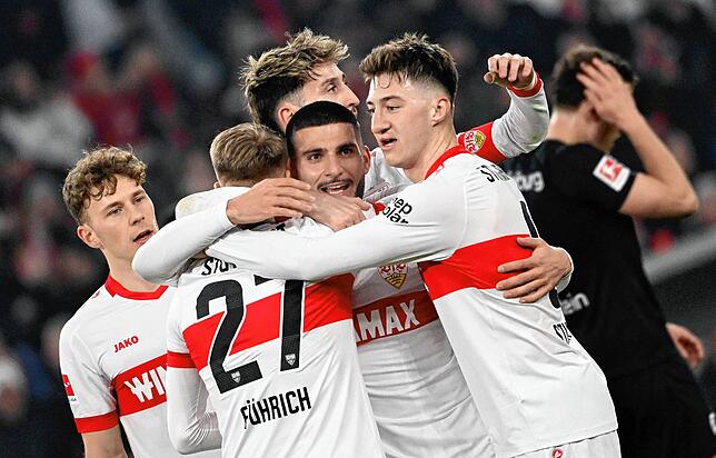 Stuttgarter Spieler jubeln nach dem Tor zum 4:0 am 18. Spieltag.