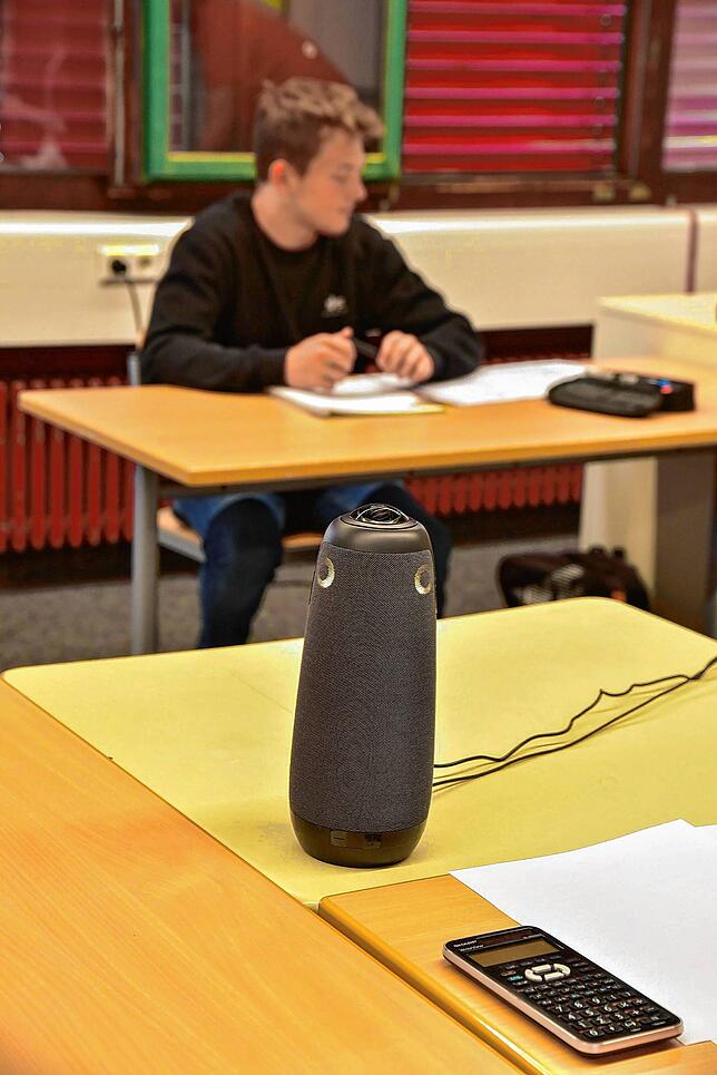 Über dieses Gerät, von den Schülern und Lehrern „Kaffeekanne“ getauft, steht die Verbindung vom Lehrer im Homeoffice zu den ...