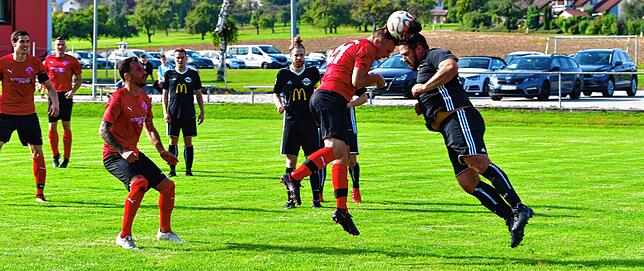 Bild 16: FC Hochrhein besiegt den FC Wallbach deutlich mit 4:0 &ndash; und wir haben die Bilder!