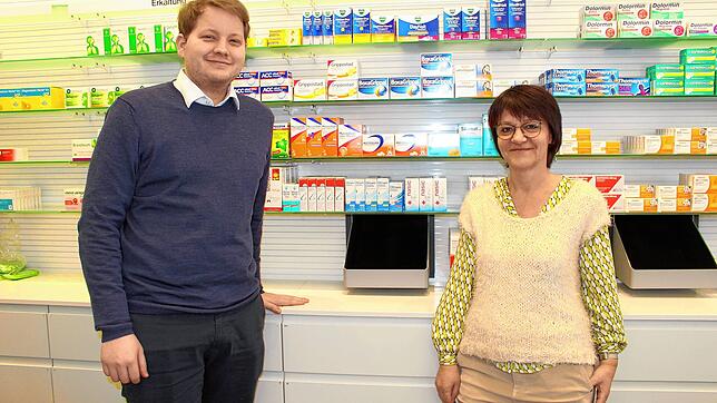 Urs Bär, hier mit Mitarbeiterin Gesine Hinger, ist seit Jahresbeginn neuer Geschäftsführer der drei Pfullendorfer Apotheken. Er ...