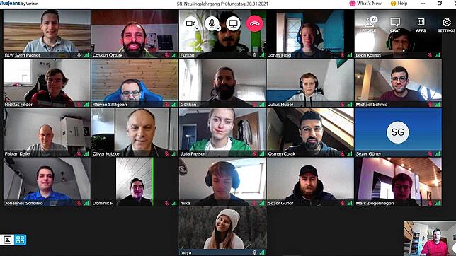 Digitaler Lehrgang: Auf dem Screenshot sind die Gesichter der Teilnehmer zu sehen.