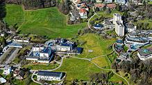 Die Stadt Bad Säckingen baut über ihre Gesundheitscampus GmbH derzeit das ehemalige Krankenhaus (Bildmitte) zu einem medizinischen ...