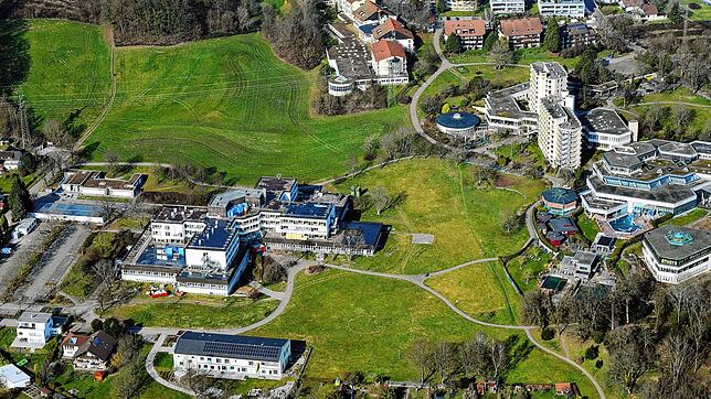 Die Stadt Bad Säckingen baut über ihre Gesundheitscampus GmbH derzeit das ehemalige Krankenhaus (Bildmitte) zu einem medizinischen ...