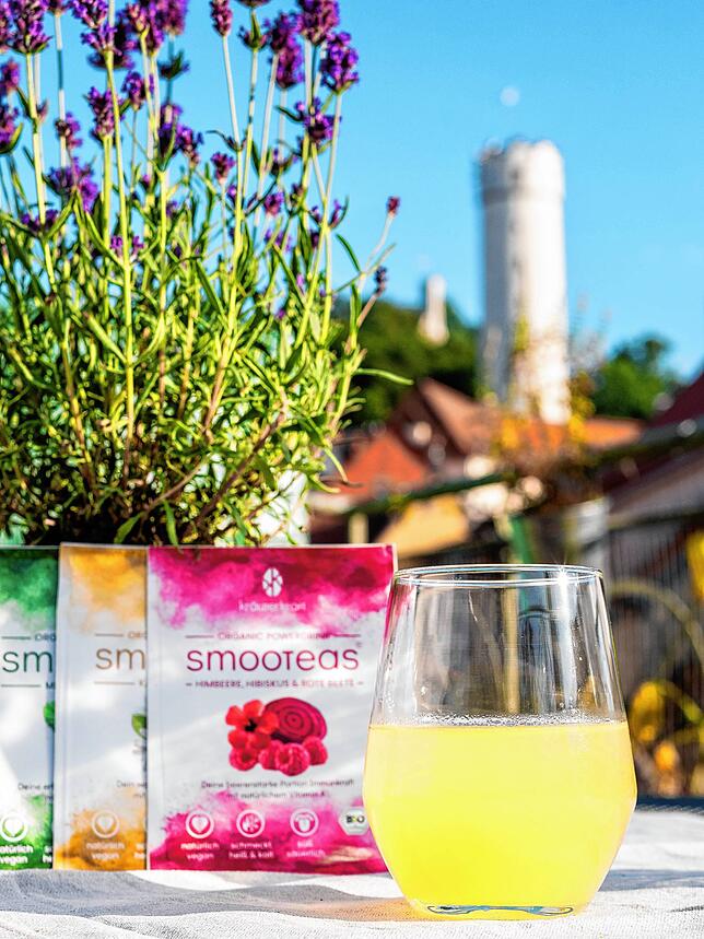 Regionale Kräuter sind die Hauptzutat der Smooteas. Bilder: Kräuterkraft