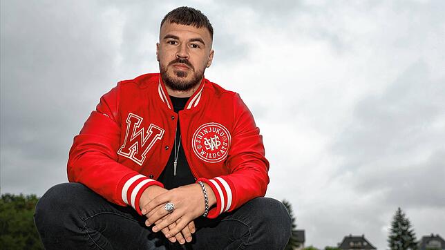 Fabian Bader beim Fototermin im Mettnaustadion des FC Radolfzell, wo er am Freitagabend mit seinem neuen Verein, dem FC ...