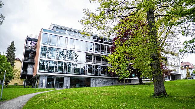 Der Angeklagte hat von 2015 bis 2018 an der Dualen Hochschule in Schwenningen gearbeitet.
