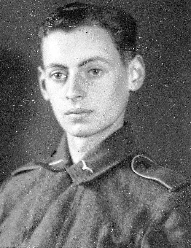 Der Fallschirmspringer Gerold Rotzler, Ende 1944: Aus einem Flugzeug ist er nie gesprungen, sondern wurde als Infanterist in den Kampf ...