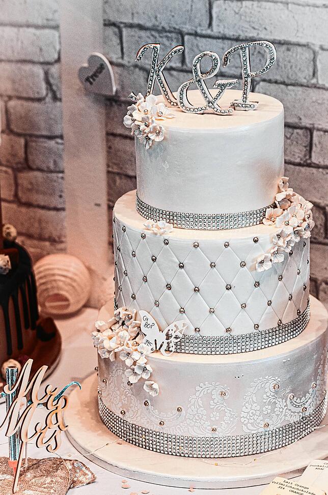Die Hochzeitstorte ist für die meisten Vermählungen ein wichtiges Accessoire.