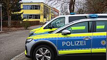 Die Polizei ist vor Ort und überwacht.
