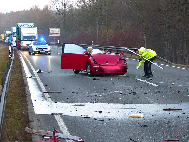 Die Autofahrerin ist aus bislang ungeklärter Ursache in den Gegenverkehr geraten.