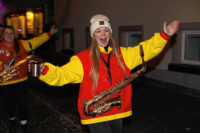 Bild 27: Konstanzer Straßenfasnacht 2025: Am Rosenmontag steigt die Stimmung nochmals