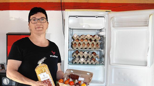 Sonja Teufel hegt und pflegt das Eierhäusle auf dem Studhof im Küssaberger Ortsteil Dangstetten.