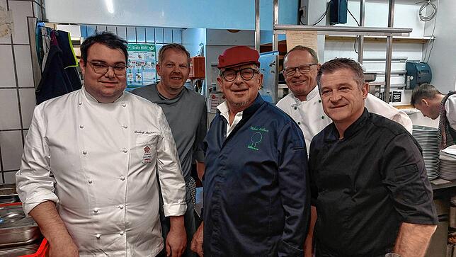 Fünf der neun Köche (von links): Frederik Bücheler, Svenn Stottmeier, Hubert Neidhart, Karlhein Bölli sowie Christian Zipfel.