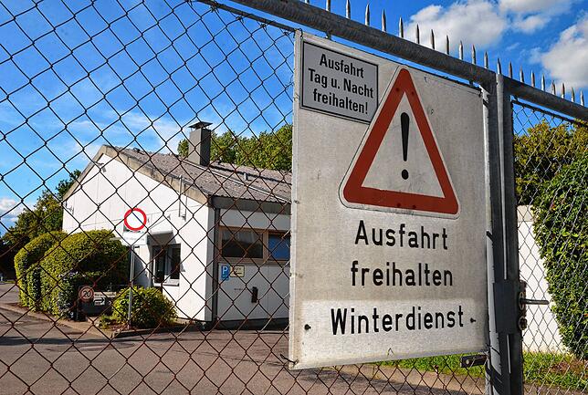 Die Straßenmeisterei des Landkreises gegenüber der Firma Weber leidet seit Jahren unter beengten Verhältnissen. Am neuen Standort in ...
