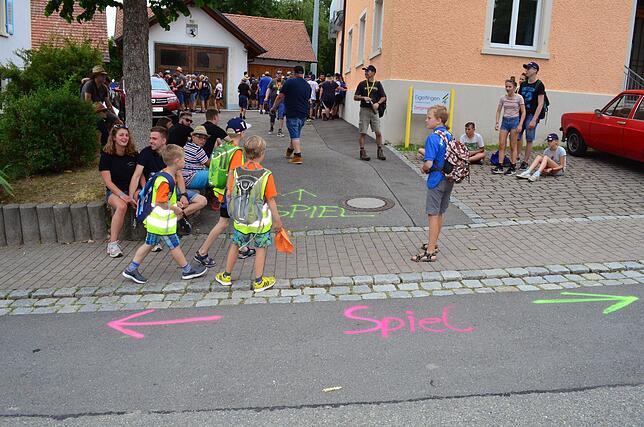 Bild 8: Bilder vom Dorfspiel und dem Partyabend des Zeltlagers der Jugendfeuerwehren des Landkreises Konstanz
