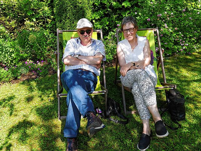 Marina und Martin Vögele ließen es sich in einem Liegestuhl gut gehen