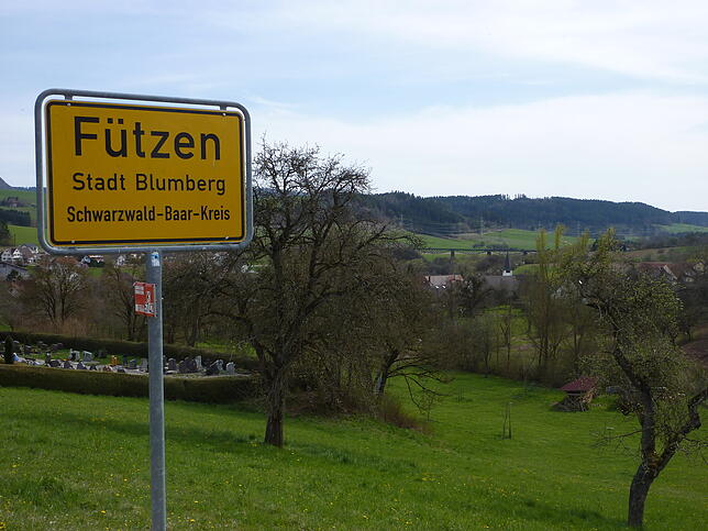 Mit Alpakas durch die Frühlingslandschaft: Das geht zum Beispiel in Blumberg-Fützen bei der Familie Braun. „Alpakas uff de ...