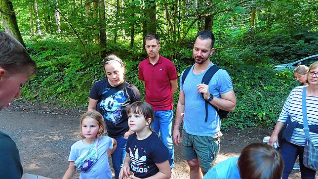 Rund 1000 Besucher kommen am Samstag zum Familienfest und probieren auch die neue Holzrallye aus.