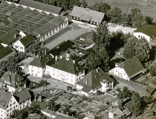 Luftaufnahme des Hammer-Areals aus dem Jahr 1957: Damals hatte das Herrenhaus noch seinen typischen Dachreiter.