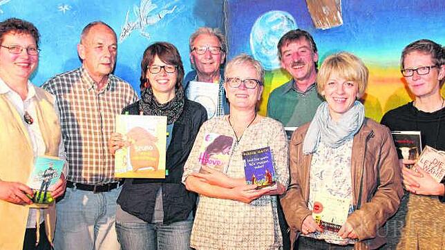 In der Drachenschmiede in Göggingen stellten (von links) Carina Gschell, Eberhard Wiethoff, Sabrina Neudert, Georg Binder, Annette ...