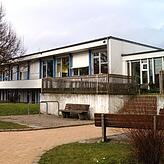 Auf dem derzeitigen Grundschulareal könnte nach dem Bau der neuen Schule eine Art Familienzentrum entstehen, so die Vorstellung des ...
