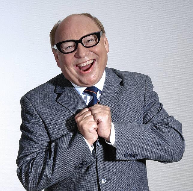 Hans-Joachim Heist ist bekannt als Gernot Hassknecht aus der Heute Show. Am 3. Dezember präsentiert er einen Heinz-Erhardt-Abend im ...
