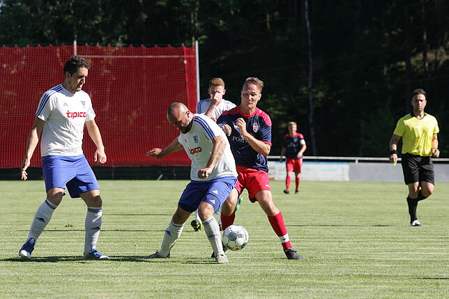 Bild 23: Der FC Schlüchttal feiert einen 5:2-Sieg gegen den TuS Lörrach-Stetten und den Bezirksliga-Aufstieg &ndash; wir haben die Bilder!