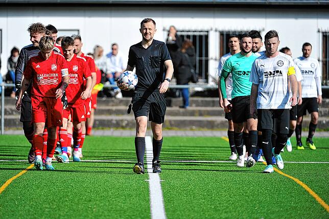 Bild 4: Der FC 08 Bad Säckingen siegt gegen FC Dachsberg mit 3:0 &ndash; und wir haben die Bilder!