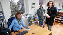 Das Team der katholischen öffentlichen Bücherei, Ulrike Glunk (von links), Gudrun Allaut und Beate Gut stellt fest, dass das Lesen auch ...