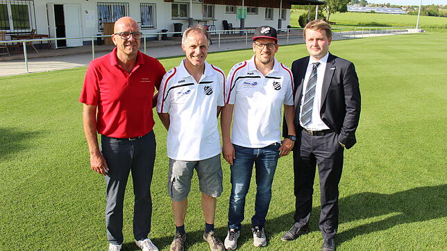 Der Sportverein ist stolz auf seinen neuen Rasenplatz, der Bundesliga-Qualität besitzt. Möglich wurde das auch durch die Kooperation mit ...