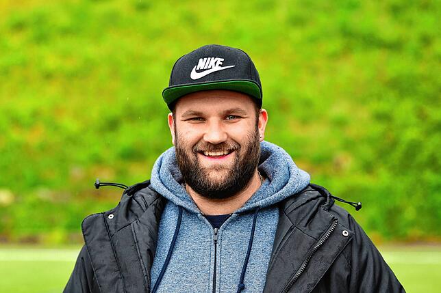 Premiere bei den Aktiven: Mit seinen 28 Jahren ist Felix Müller vom FC Rot-Weiß Weilheim der jüngste Bezirksliga-Trainer in der ...