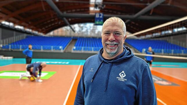 Trainer Mark Lebedew ist gespannt auf die Zeit, die nun in Friedrichshafen anbricht.