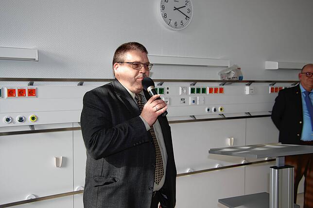 Chefarzt Jürgen Brecht, der ärztliche Direktor des Stockacher Krankenhauses, unterstrich die Bedeutung des Krankenhauses für die gesamte ...