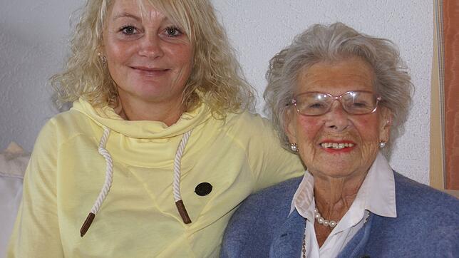 Gut betreut von Petra König aus Strittmatt feiert Prinzessin Woizlawa-Feodora Reuß den 100. Geburtstag. Bild: Werner Probst