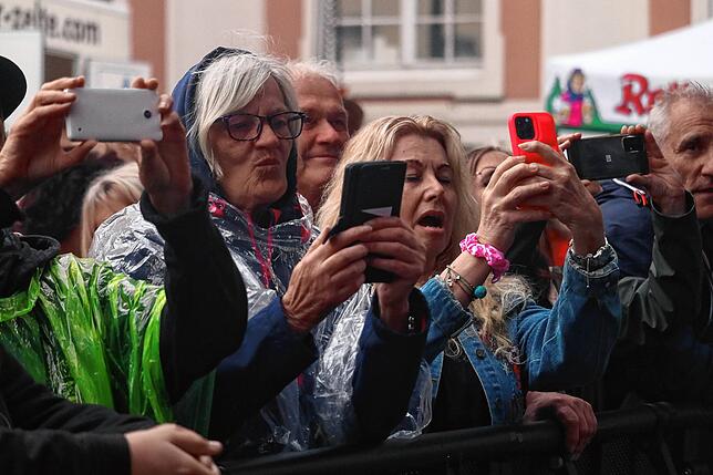 Bild 21: 2200 Fans feiern mit Kerstin Ott auf dem Schlossplatz