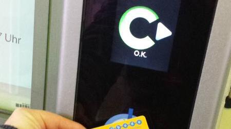 Das grüne "O.K-Zeichen" bestätigt den Check-In am Häfler Stadtbahnhof. Trotzdem ist die Karte nicht registriert. Das zeigt eine ...