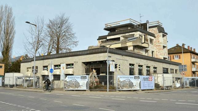 Innerhalb von zwei Jahren hat sich an der Friedrichstraße 21 einiges getan: Während im Februar 2020 noch das alte Gebäude stand, sind ...